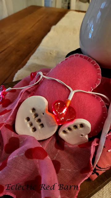 Valentine Centerpiece. Share NOW. #valentine; #decor; #decorations; #hearts;#eclecticredbarn